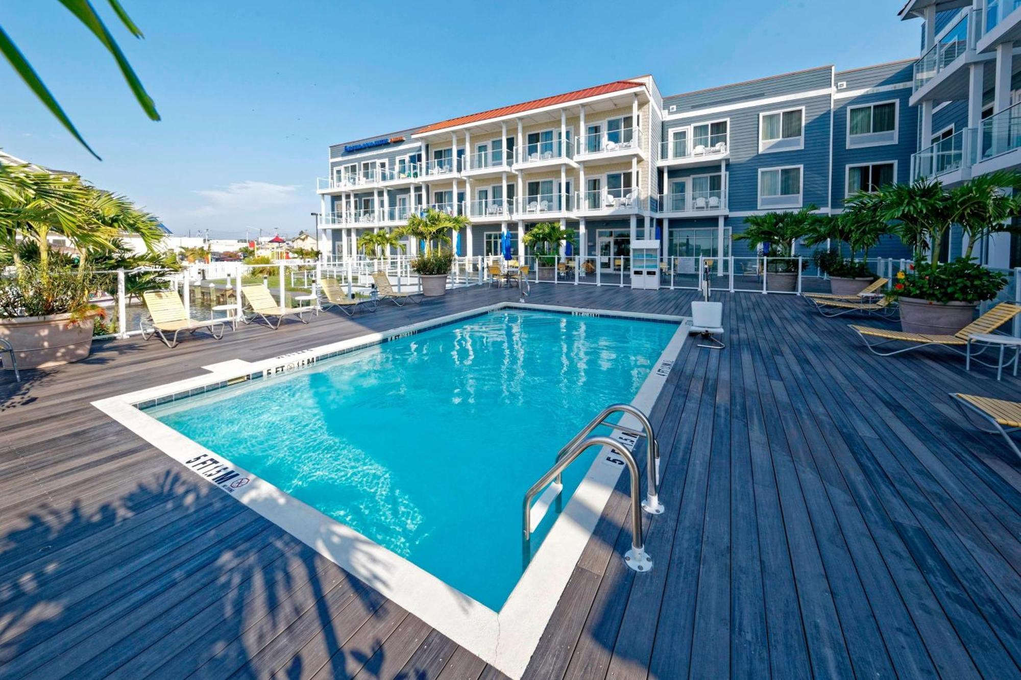 Fairfield Inn & Suites By Marriott Chincoteague Island Waterfront Exterior photo